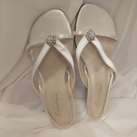 Right on Trend 2025 White Satin sandal with wedge - Picture 4 of 13